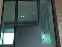 Eingangstür des Archivs mit Fenster